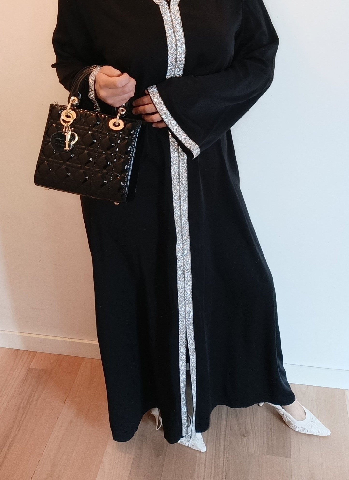 ABAYA MODERNA AVEC STRASS ET CEINTURE - NOIRE - Nouriam